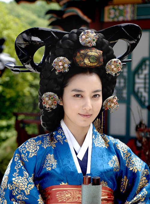 朝鮮時代の王妃が頭に乗せていた「加髢(가채)」が映画「王になった男」では出て来なった