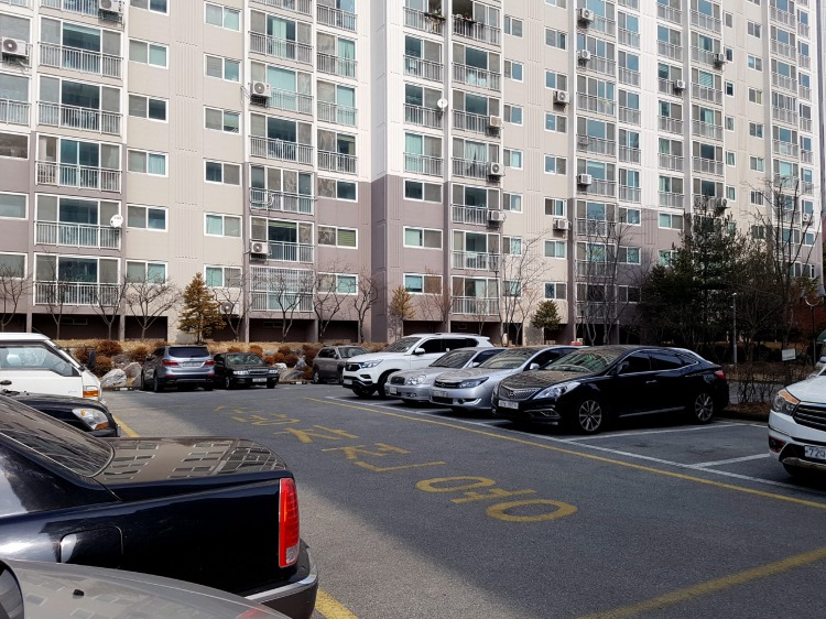 韓国のアパート駐車場（旧式と新式）