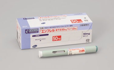 日本で販売中のペンタイプのエンブレル注射器